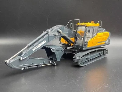 1:35 HYUNDAI HX220 Excavator Alloy Engineering Vehicle Model - Image 1 of 4