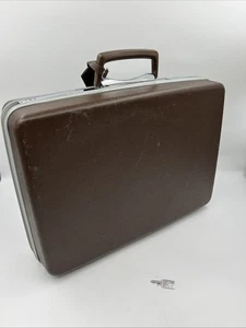 Maletín Samsonite Clásico Vintage Marrón Carcasa Rígida Cierre a Presión - Con Llave - Imagen 1 de 8