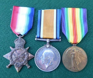 WW1 1914/15 STAR MEDAL TRIO K.I.A  1ST DAY OF THE GERMAN SPRING OFFENSIVE 1918 - Imagen 1 de 7