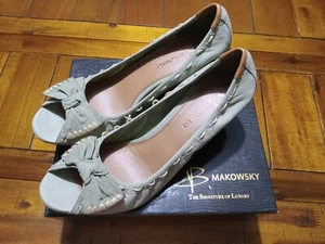 B. Makowsky Light Green Shoes Size 10M, Woman's - Picture 1 of 11