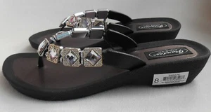 GRANDCO SANDALS SPARKLE V-THONG Silver Bling GEMSTONES & BLACK BASE Beach Pool  - Picture 1 of 2