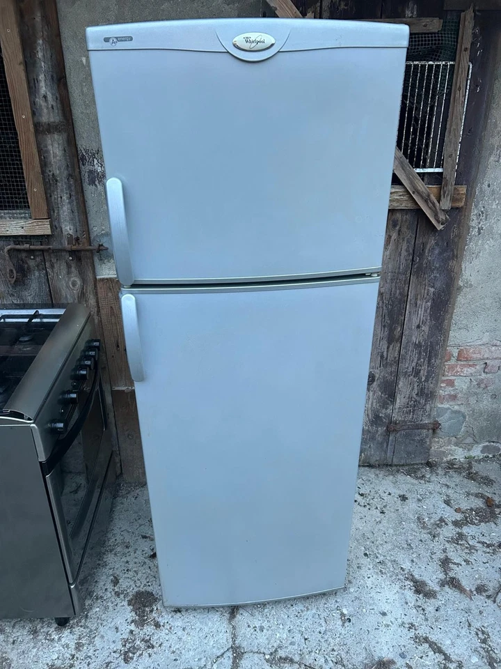 Indesit TIAA 12 V SI 1 318/75L Frigorifero Combinato - Argento - Immagine 1 di 3