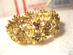 One gold-colored flower stretch bracelet with rhinestones - Picture 1 of 1