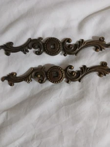 2 metal pieces for cabinets - Picture 1 of 1