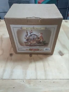 Grandeur Noel Musical Water Globe Christmas Collectors Edition 2000 with Box - Picture 1 of 24