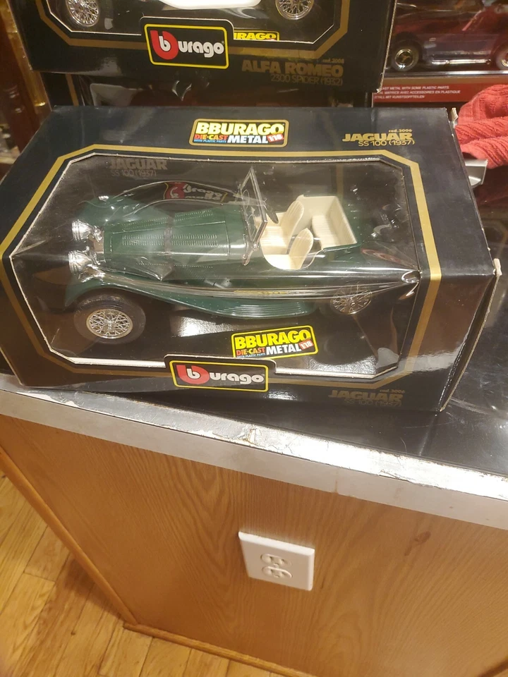 1937 Jaguar SS 100 Burago 1/18 Scale Diecast Green Model 3006