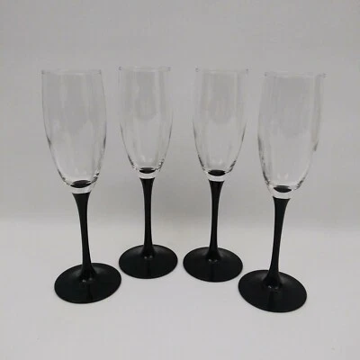 4 copas de vino de champán estriadas de tallo negro LUMINARC DOMINO 5 fl. oz. 8 3/4"  Foto 1 de 4