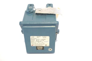 NEW UNITED ELECTRIC J402-453 PRESSURE SWITCH J402453 - Picture 1 of 3