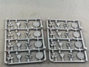 2x VINTAGE SKAVEN SHIELD SPRUES w/ EMBLEM Clan Verminus Skaven Ratmen Warhammer - Picture 1 of 3