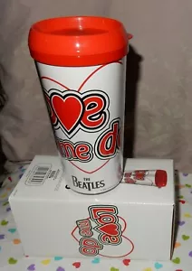 NUEVO EN CAJA LOVE ME DO THE BEATLES TAZA DE VIAJE MERCANCÍA OFICIAL - Imagen 1 de 6