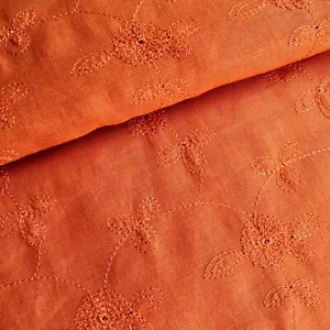 750. Tela 100% lino bordada. Peso ligero, 140cm de ancho. Precio por 1/2 metro - Imagen 1 de 5