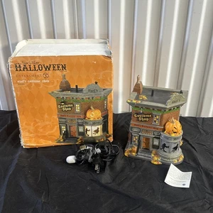 Department 56 2012 Snow Village Halloween Axels Kostümladen beleuchtet 4022811 - Bild 1 von 20