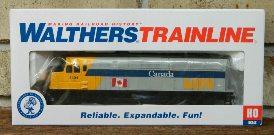 Walthers Trainline HO Scale VIA Rail Canada F40PH Locomotive #931-338 - Image 1 of 4