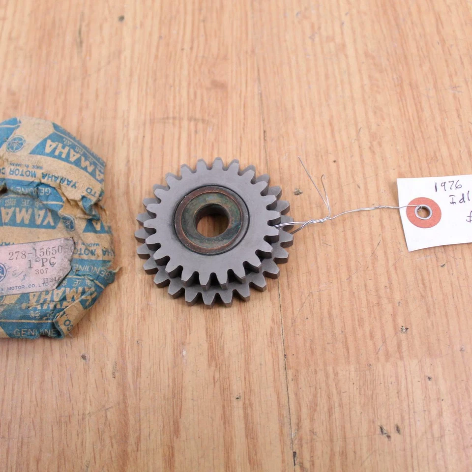 1977 YAMAHA RD400 Idle Gear 22T 27T  NOS OEM - Image 1 of 4