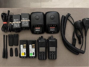 Motorola XPR7550 Przenośne radia UHF Digital Wszystkie akcesoria Głośniki Mikrofony - Zdjęcie 1 z 10