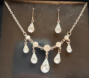 DIAMANTÉ SILVER TONE NECKLACE & DROP PIERCED EARRINGS SET IN ORIGINAL BOX - Picture 1 of 6