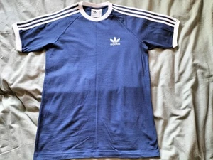 T-shirt Adidas classica tre righe blu retrò top uomo piccola nuova senza etichette - Foto 1 di 18
