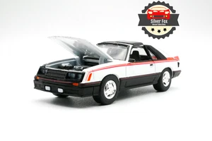 Ford Mustang Cobra 1981 blanco escala 1:64 diecast coche modelo coleccionista - Imagen 1 de 10