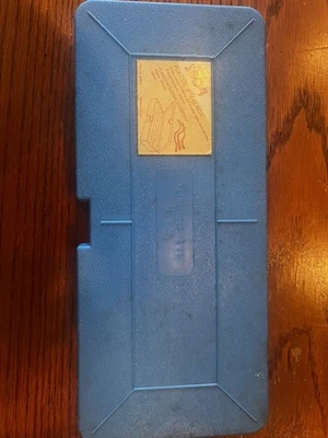 Vintage Plano Molding Co. Caja 3804 caja de gusanos de plástico con algo de cebo. Foto 1 de 3