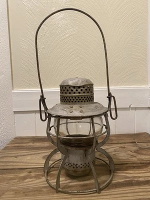 Pennsylvania Railroad Armspear 1925 Lantern Stamped P.R.R Clear Globe W/O Burner - Image 1 of 4