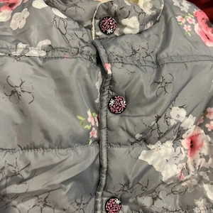 Girls 8 MUD KINGDOM Puffer Vest grey pink floral faux fur snap pockets soft - Picture 1 of 12