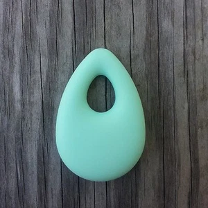 1 colgante de lágrima de silicona como nueva - grado alimenticio / libre de BPA para cuentas sensoriales - Imagen 1 de 1