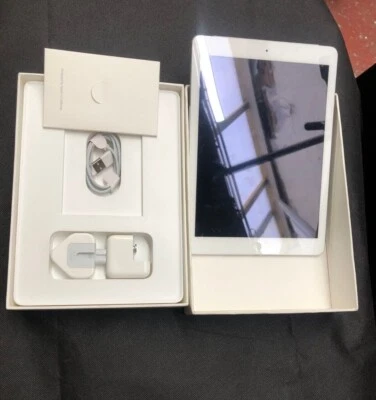 Apple iPad Air 1st Gen. 16GB, Wi-Fi + Cellular (Unlocked), 9.7in - Silver - Image 1 of 4