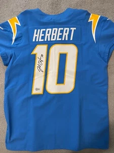 Justin Herbert Nike Vapor Elite Jersey Autographed with Beckett COA - Picture 1 of 10