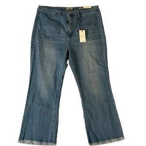 NWT Judy Blue Light Wash Cropped Flare Jeans Frayed Hem Womens Size 2XL - Picture 1 of 7