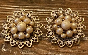 Vintage Signed CORO Faux Pearl Flower Clip On Earrings - Picture 1 of 6
