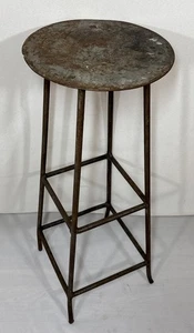 Antico sgabello industriale vintage fatto a mano in acciaio o ferro battuto supporto piante - Foto 1 di 12
