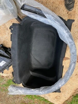 Tesla Model X Front Right Hand Fender Garnish Assembly 2016-2020 1035289-00-P - Image 1 of 3