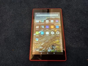 Amazon Kindle Fire HD 8 16GB Red 2017 7th Generation - Picture 1 of 5