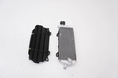 Radiador lateral derecho KTM 250 SX-F 2025 tapa OEM A46035008000 2023-2025 #9 Foto 1 de 4