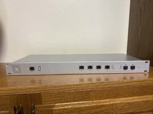 Ubiquiti Networks Unifi Security Gateway Pro 4 USG-PRO-4 - Photo 1/6