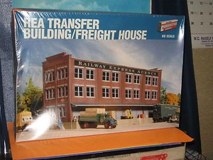WALTHERS CORNERSTONE SERIES HO SCALE #933-3095 REA TRANSFER BLDG/ FREIGHT HOUSE - Picture 1 of 2