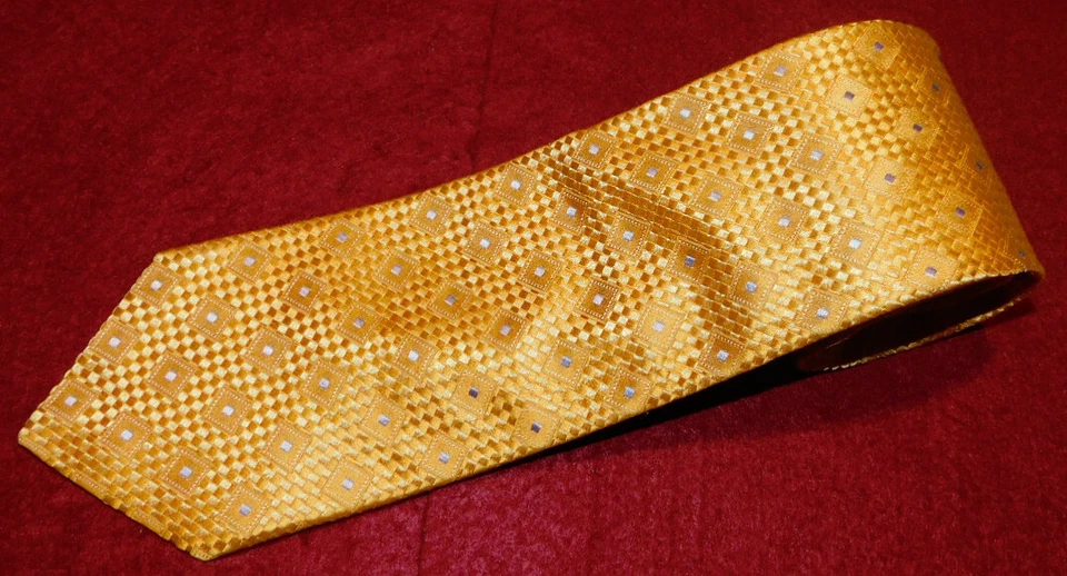 CORBATA CON MOTIVO IKE BEHAR HECHA EN EE. UU. ORO/AZUL CUADRADOS/PUNTOS - CORBATAS DE DISEÑADOR. Foto 1 de 3