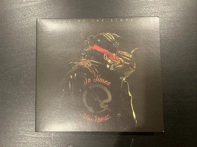 In Times New Roman… by Queens of the Stone Age (CD, 2023) Foto 1 de 3