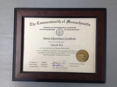 Marco de Diploma/Documento de Nogal 8.5" x 11" CALIDAD MADERA 1.5" Foto 1 de 2