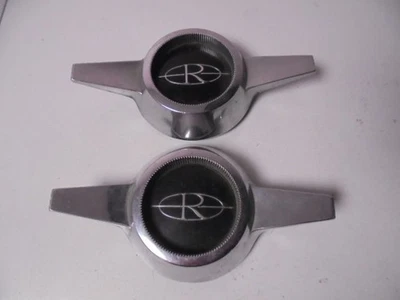 Par de tapa central giratoria Buick Riviera 1375938 OEM Foto 1 de 4