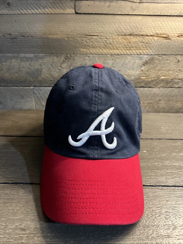 Кепка с ремешком Atlanta Braves 47 Brand Clean Up синяя красная регулируемая папина кепка MLB - Изображение 1 из 4