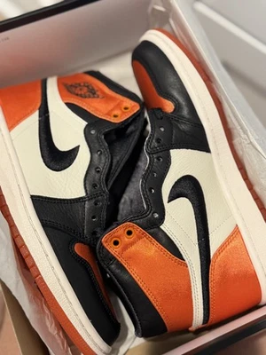 Talla 6.5- Air Jordan 1 Retro OG Alto Satinado Roto Tablero Trasero W Foto 1 de 4