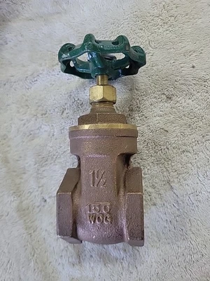 Hammond 567 1.5" Brass Threaded Gate Valve 150 WOG - Image 1 of 4