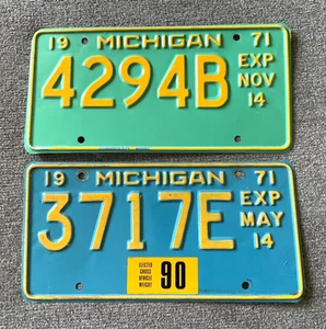 RARA TARGA COMMERCIALE MICHIGAN SEMESTRALE 1971 ENTRAMBE LE VARIANTI - Foto 1 di 2