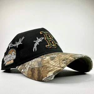 NEW ERA x BOSTON RED SOX⚾️ | REALTREE BARBED WIRE ‘04 WORLD SERIES SNAPBACK🔥 - Picture 1 of 7