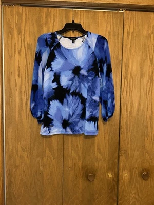 Просто Вера Wang женщин цветочный блузка, большой, 3/4 рукав, чистый, принцесса синий - Изображение 1 из 4