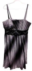 Maurices 1 , 1X Kleid lila Satin Plissee Spitzenbesatz Rundhals ärmellos - Bild 1 von 6