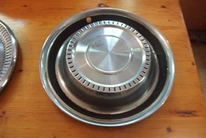 OE vintage 1972-80 International Scout 15 inch wheelcover, very nice survivor - Picture 1 of 2