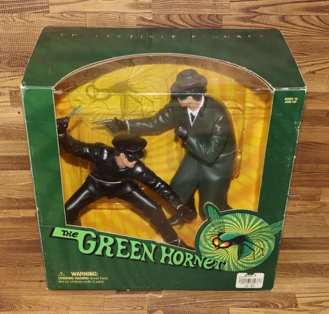 Sideshow Medicom Toy The Green Hornet & Kato Collectible Figures Cover