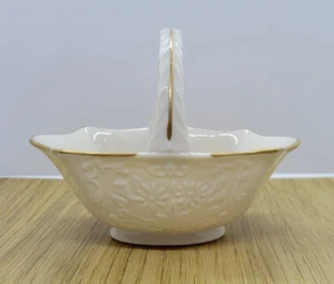 Pequeña cesta ovalada Lenox colección Sans Souci porcelana floral en relieve oro 24K - Imagen 1 de 8